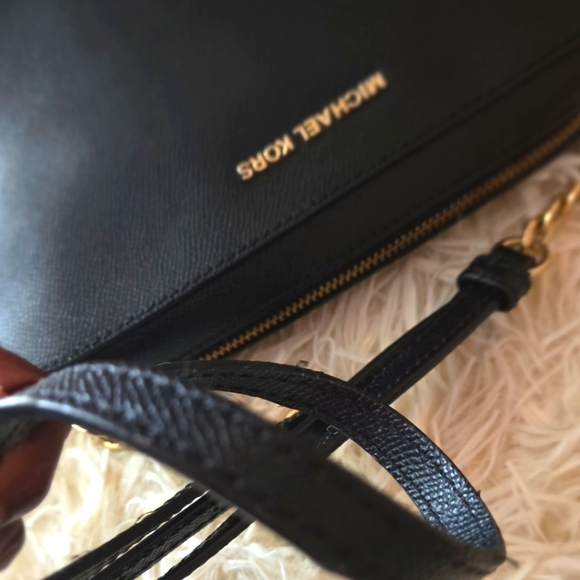 Michael Kors Women Jet Set Travel Bag Black Gold Hardware Long Strap Crossbody - Picture 4 of 12